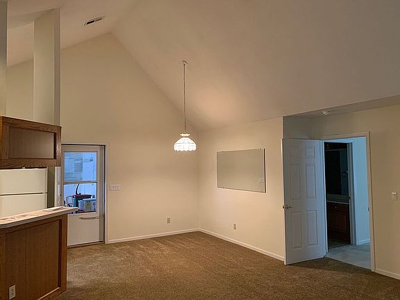 4th image of 262 Black Walnut Dr