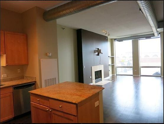 5th image of 720 N Larrabee St APT 712