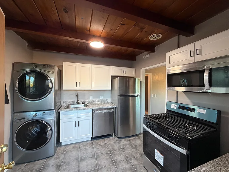 2758 N Montezuma Ave — Photo 5