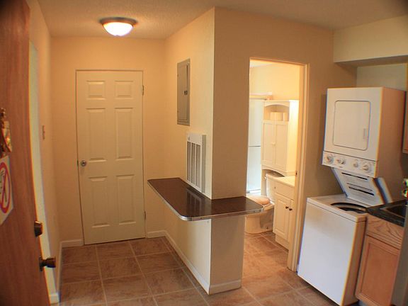 4th image of 111 N Clark St APT 1