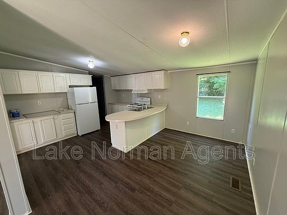 3rd image of 1121 McRee Heights Cir