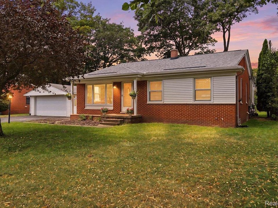 1st image of 2067 Oakdale Dr