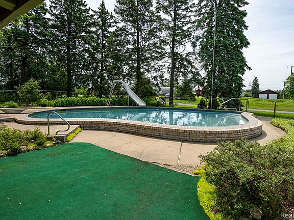 4th image of 5871 Brewster Rd