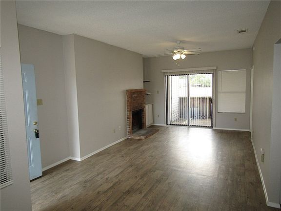 4th image of 2405 W Slaughter Ln