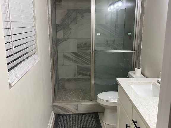 4th image of 100 Fieldcrest Dr