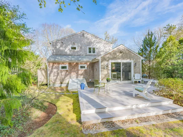 374 Putnam Avenue, Cotuit, MA 02635