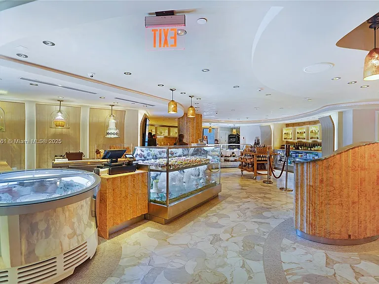 4401 Collins Ave #PH SOUTH — Photo 85