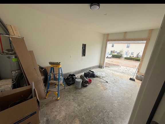 3rd image of 107 Blaze Dr