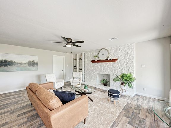 4th image of 2365 Hackberry Rd