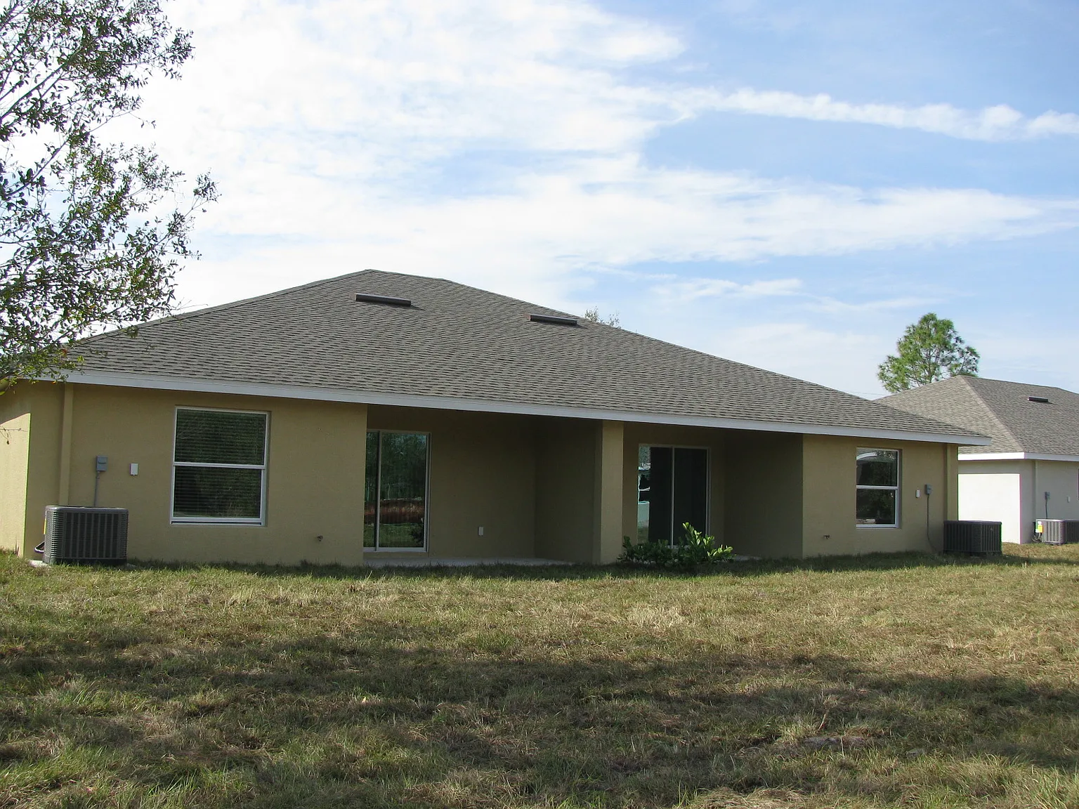 3 bed, 1250 sqft, $1,549 — Photo 2