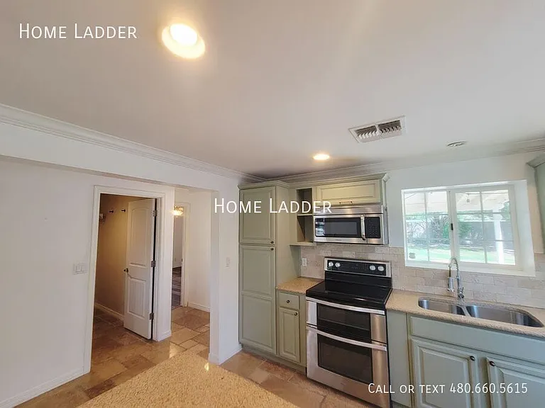 4201 N 19th St — Photo 11