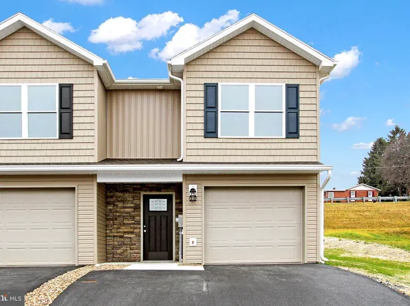 8820 Hillside Way, Waynesboro, PA 17268