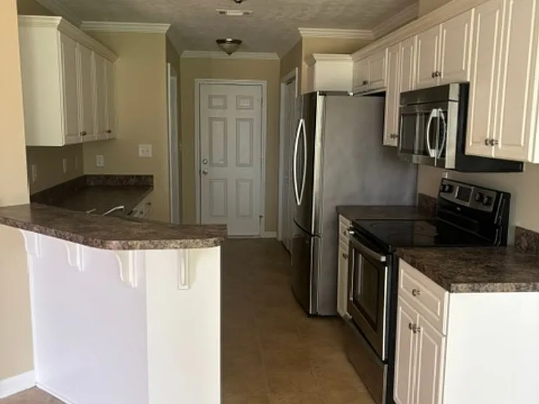452 Lory Ln — Photo 5