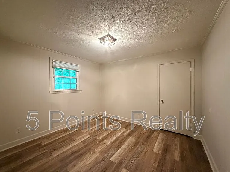 2121 Bracey Cir #A — Photo 6