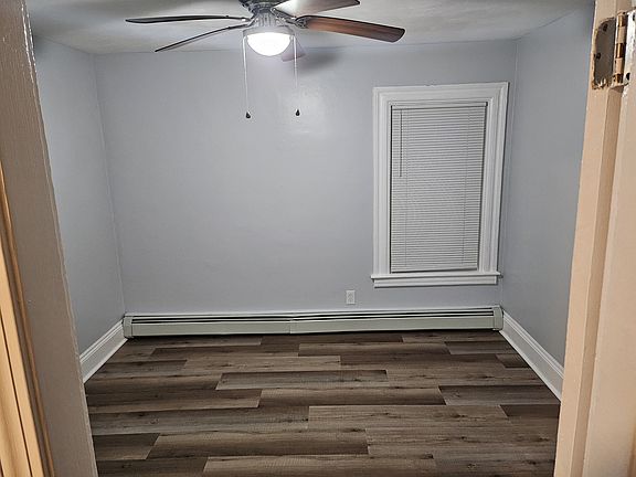 5th image of 14 Borden St Floor 1