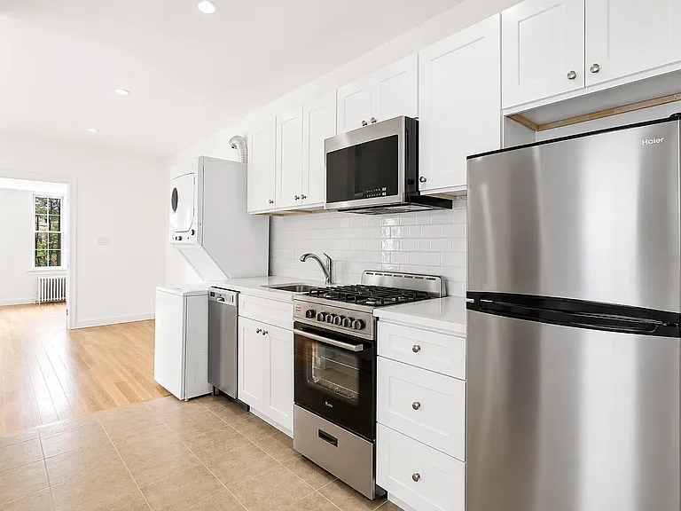 290 Nassau Ave #2R — Photo 3