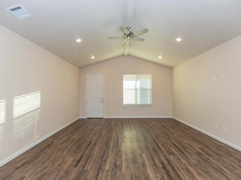 7516 Buck St — Photo 3