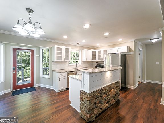 4th image of 3225 Harris Dr