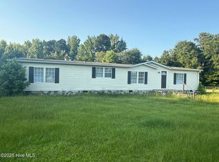 963 Gentry Rd, Maxton, NC 28364