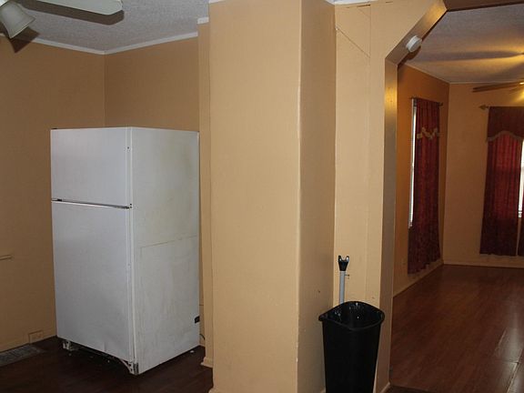 3rd image of 9986 S Broadway St