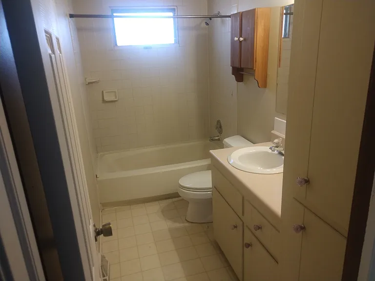 1394 Carriage Hill Dr SE — Photo 3