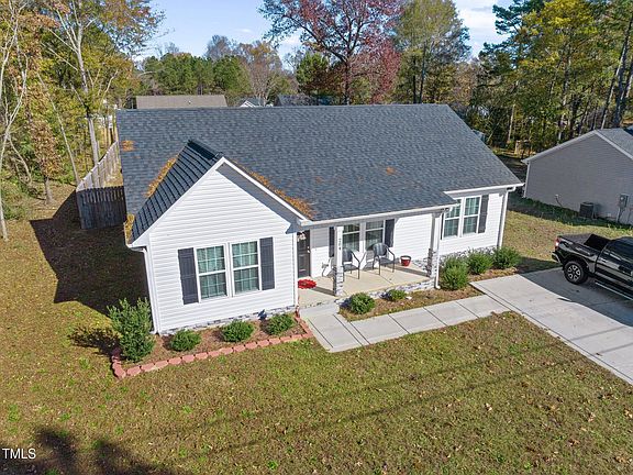 4th image of 204 Burgess Cir