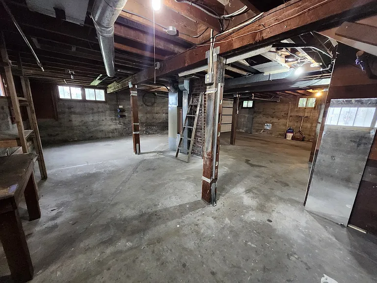 1909 Gregory Way — Photo 25
