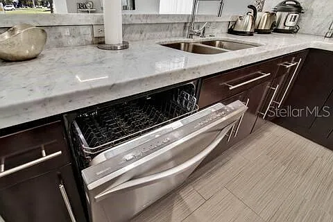 2 bed, 2.0 bath, 1417 sqft, $2,500 — Photo 4