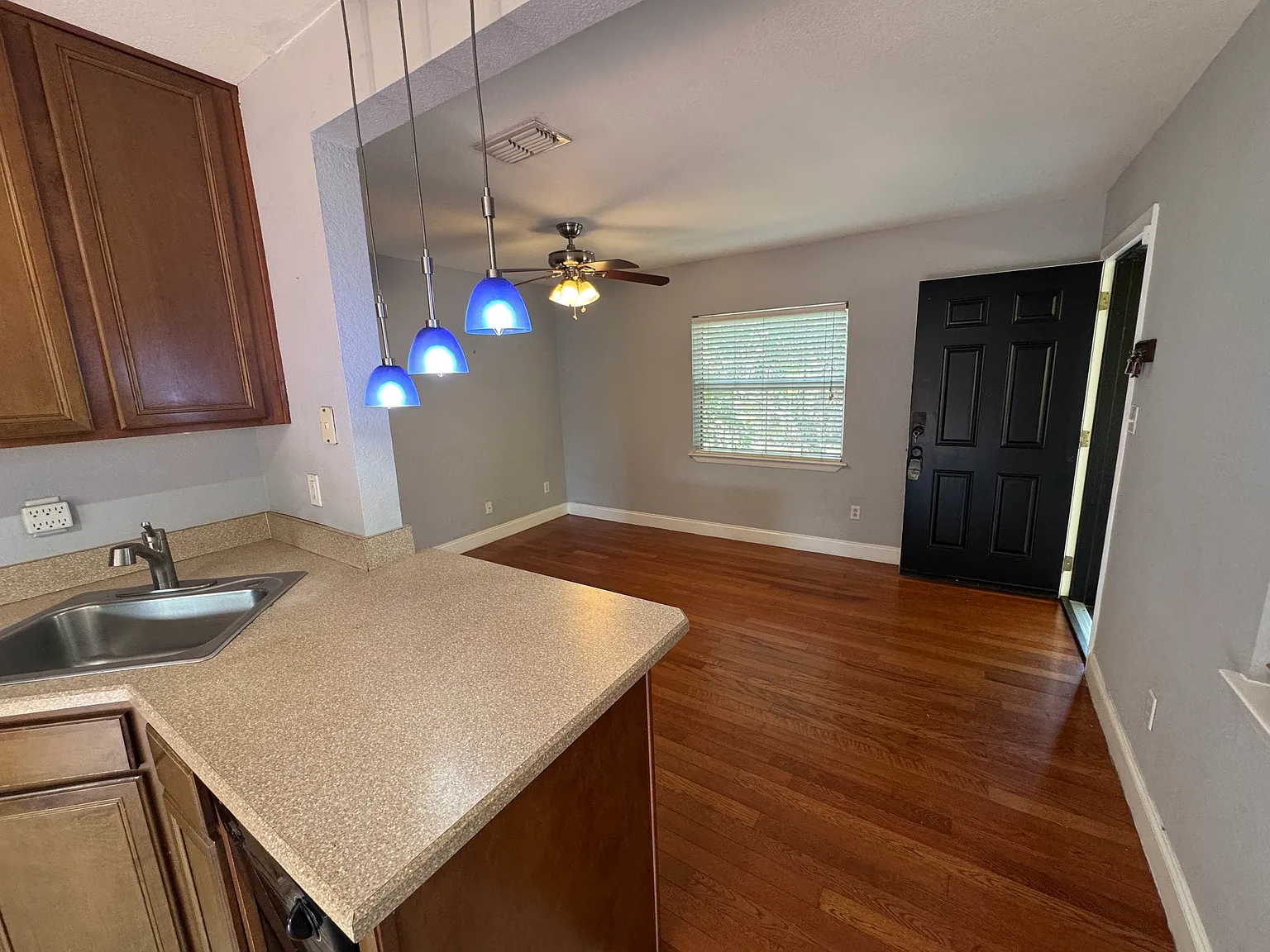 2 bed, 677 sqft, $1,549 — Photo 4