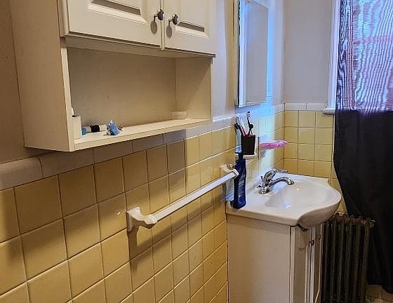 3rd image of 143 Webster Ave #2
