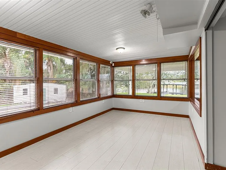 10519 Bridgewood Dr — Photo 18