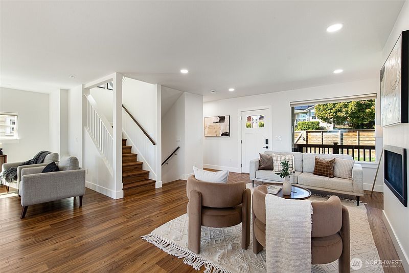 4th image of 4010 35th Avenue SW