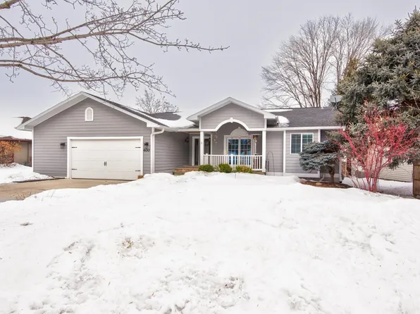 400 Emerald Dr, Arnolds Park, IA 51331