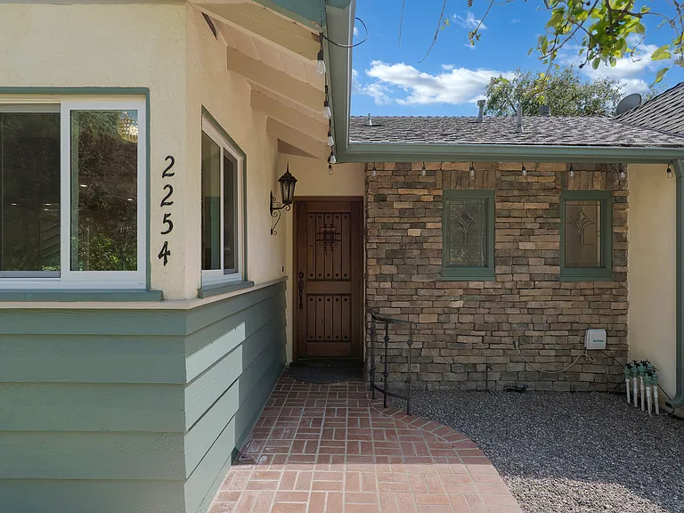 2254 Cross St — Photo 2