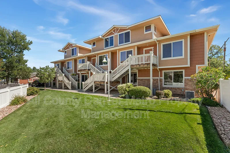 2 bed, 2.0 bath, 1048 sqft, $1,985 — Photo 1