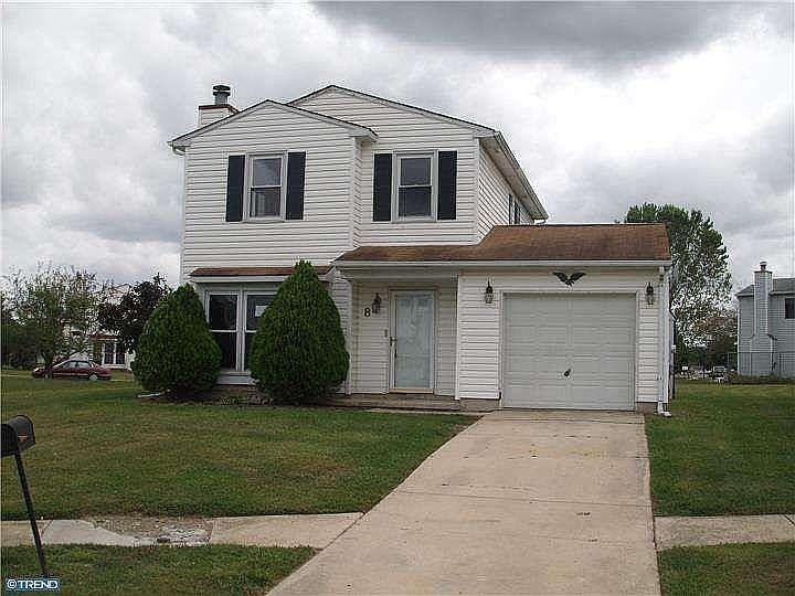 1st image of 8 Bergen Ct