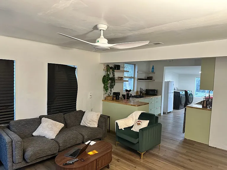 1120 Mark St — Photo 3