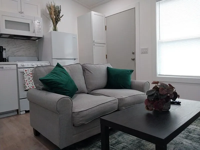 1 bed, 1.0 bath, 336 sqft, $1,150 — Photo 2