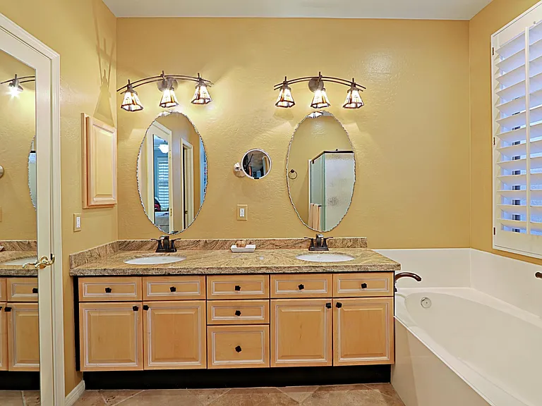 6747 E Eagle Feather Rd — Photo 19