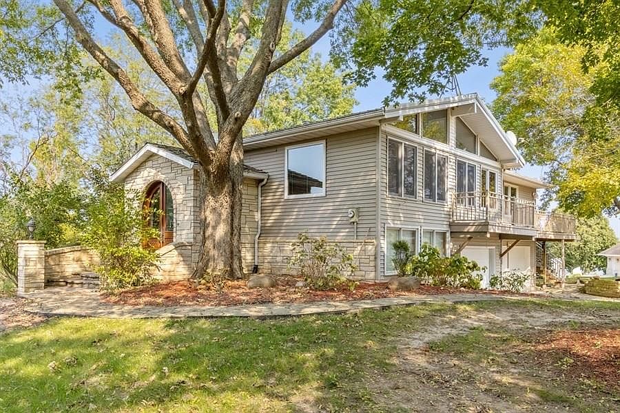 1st image of 3866 Lake Vista Dr NE