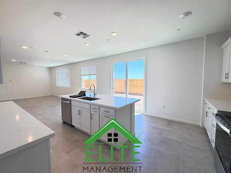 2508 Golden Bear St — Photo 20