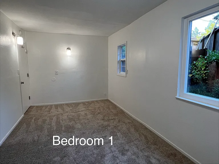 245 Clearview Pl #1/5 — Photo 5