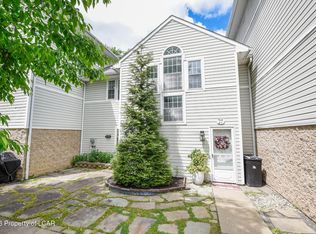 27 Allenberry Dr, Hanover Township, PA 18706