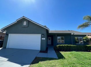 323 E Riverbend Ct, Visalia, CA 93291