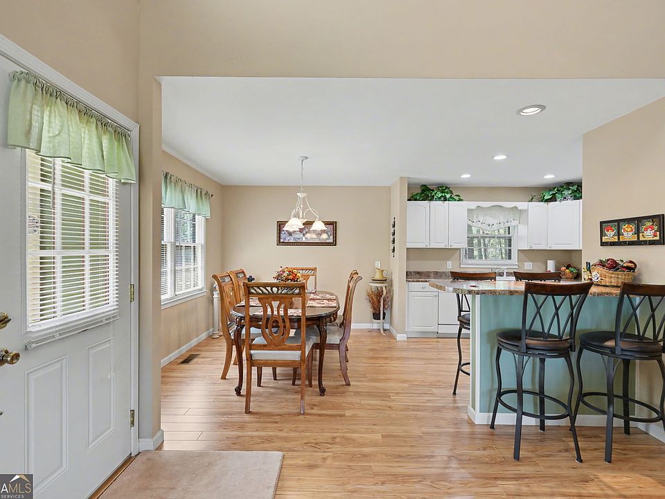 7th image of 542 Eastern Cross Ln