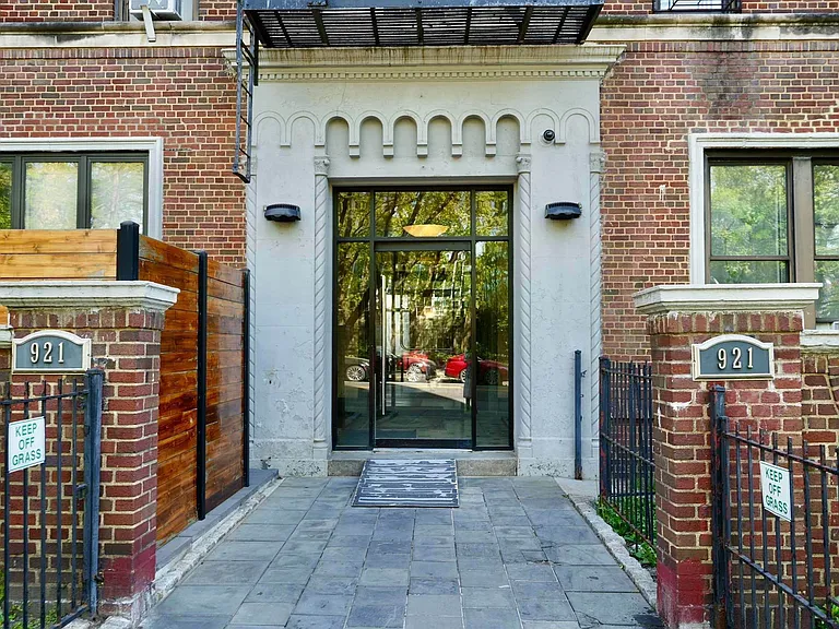 921 Washington Ave #321 — Photo 8