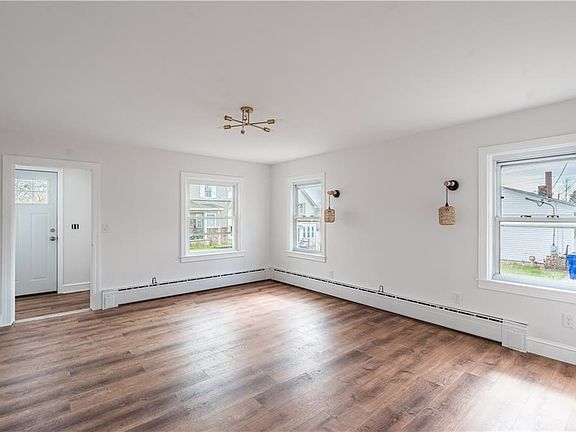 3rd image of 31 Newbury St