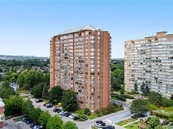 1270 Maple Crossing Blvd #204, Burlington, ON L7S 2J3