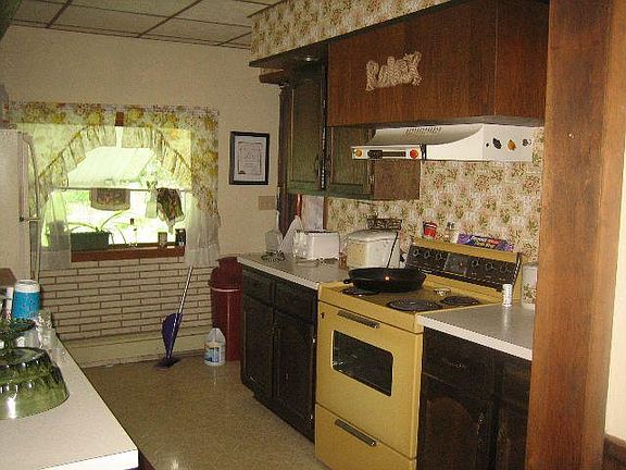4th image of 35 Linden Ave