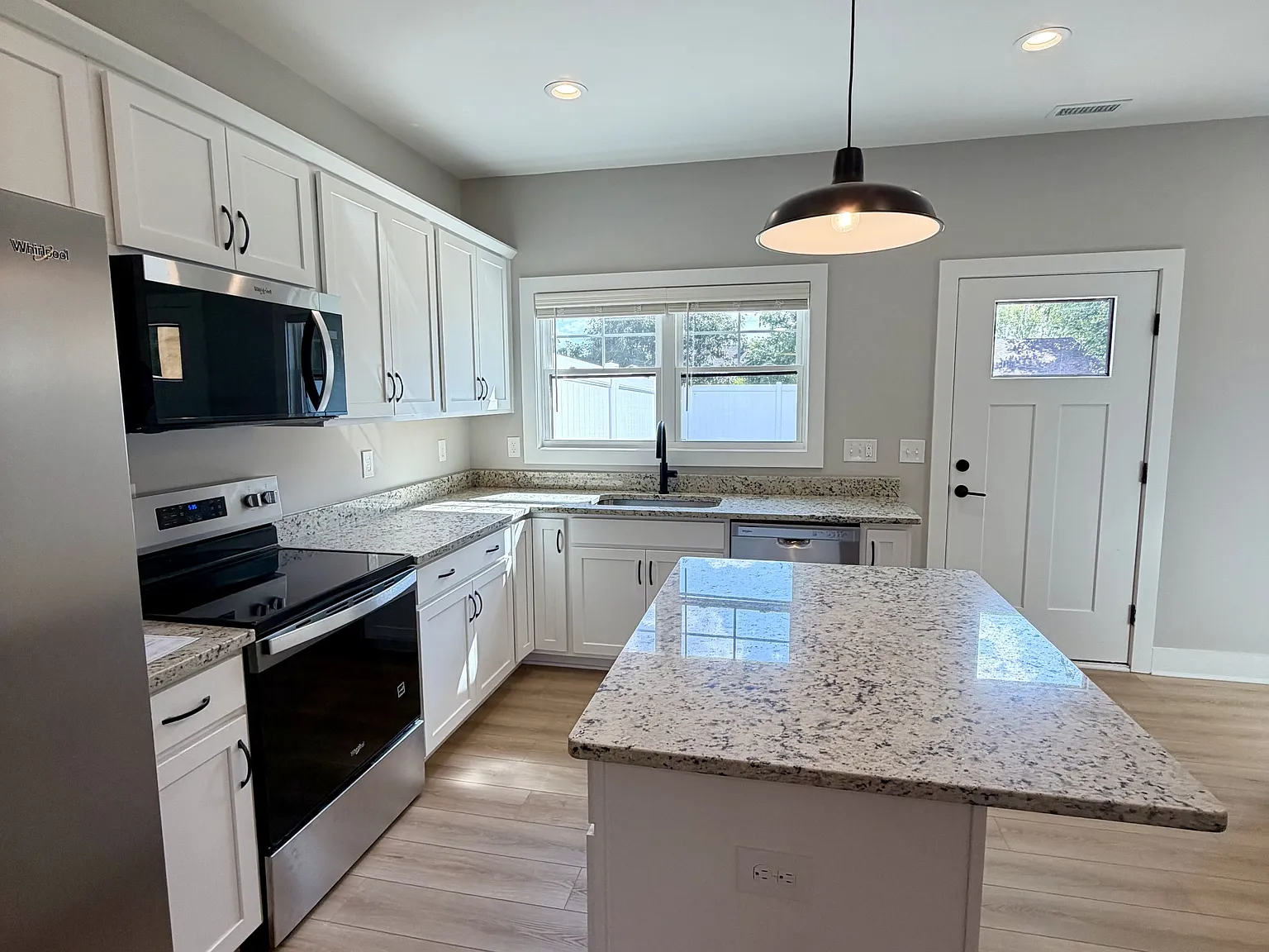 118 Beechwood Drive - B — Photo 3